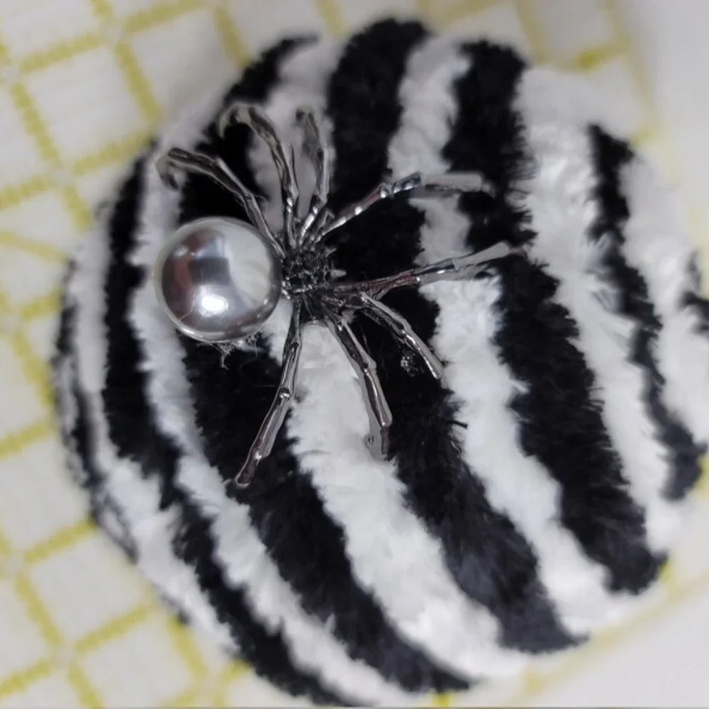Decorative Yarn‎ Halloween Ball with Spider